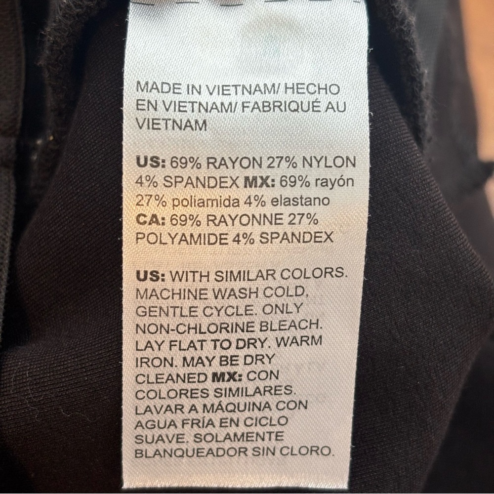Chicos Black Pull-On Slimming Pants, Size 8 - Picture 8 of 8